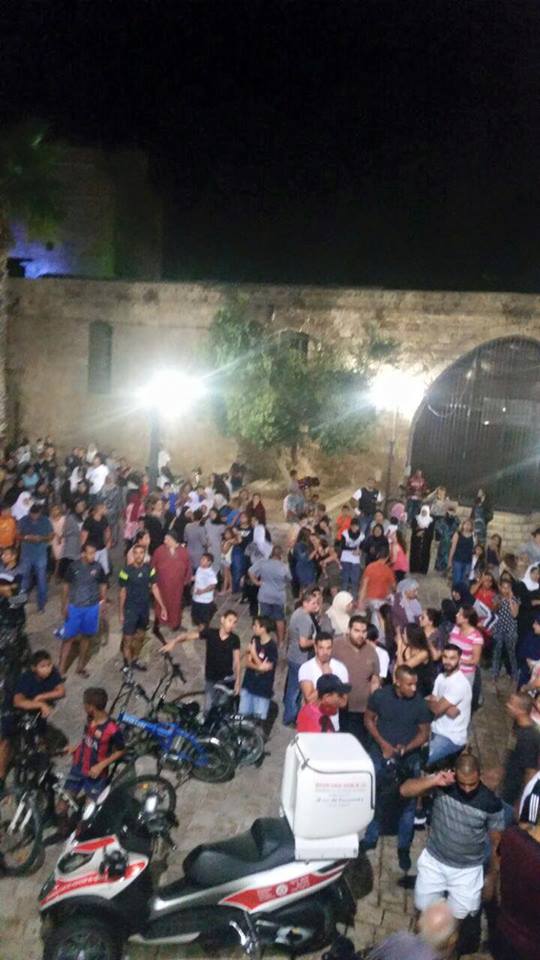   عاجل :حريق هائل داخل مسجد الجزار في عكا وأهالي عكا ينتفضون لحمايته واخماد الحريق 